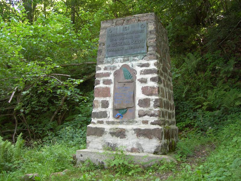 DSCN1791.JPG - A la mémoire du Général Serret mortellement blessé