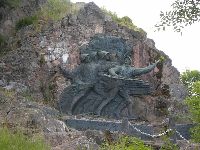 DSCN1810.JPG - Et voilà le monument du 15/2